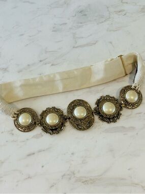 Vintage Carolyn Tanner Design Pearl-Accent Cream and Gold Metal Belt 1980’s